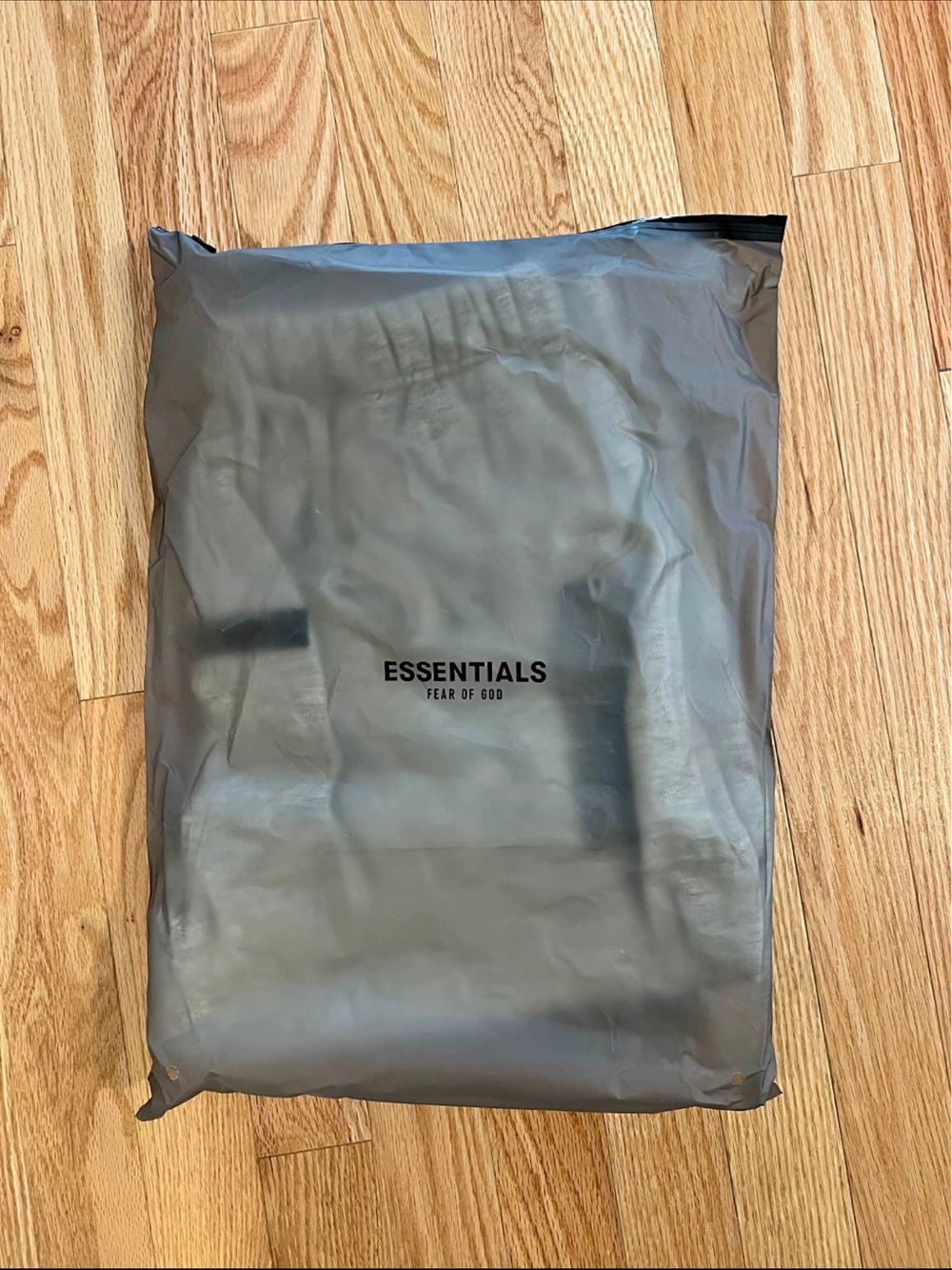 Essential Shorts - Picture 2 of 5